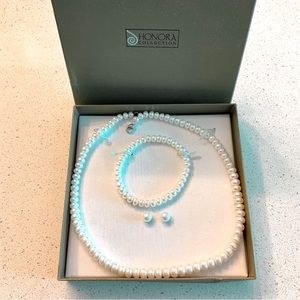 Honora Graduating Pearl Set